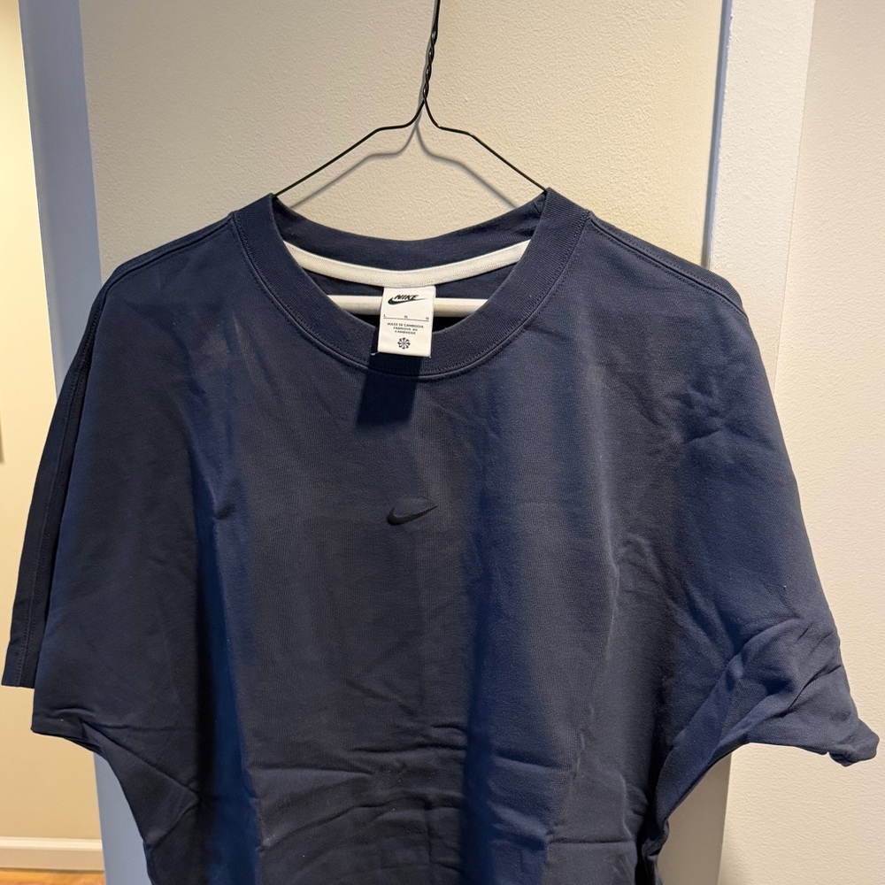 Nike Men's Navy Short Sleeve Tee